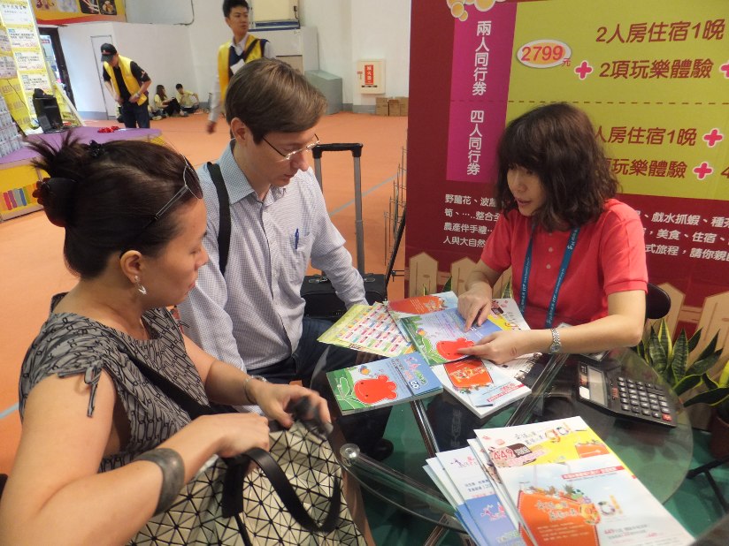 首次參加2013台北國際旅展推廣會員農場旅遊套票-台灣生態教育農園協會
